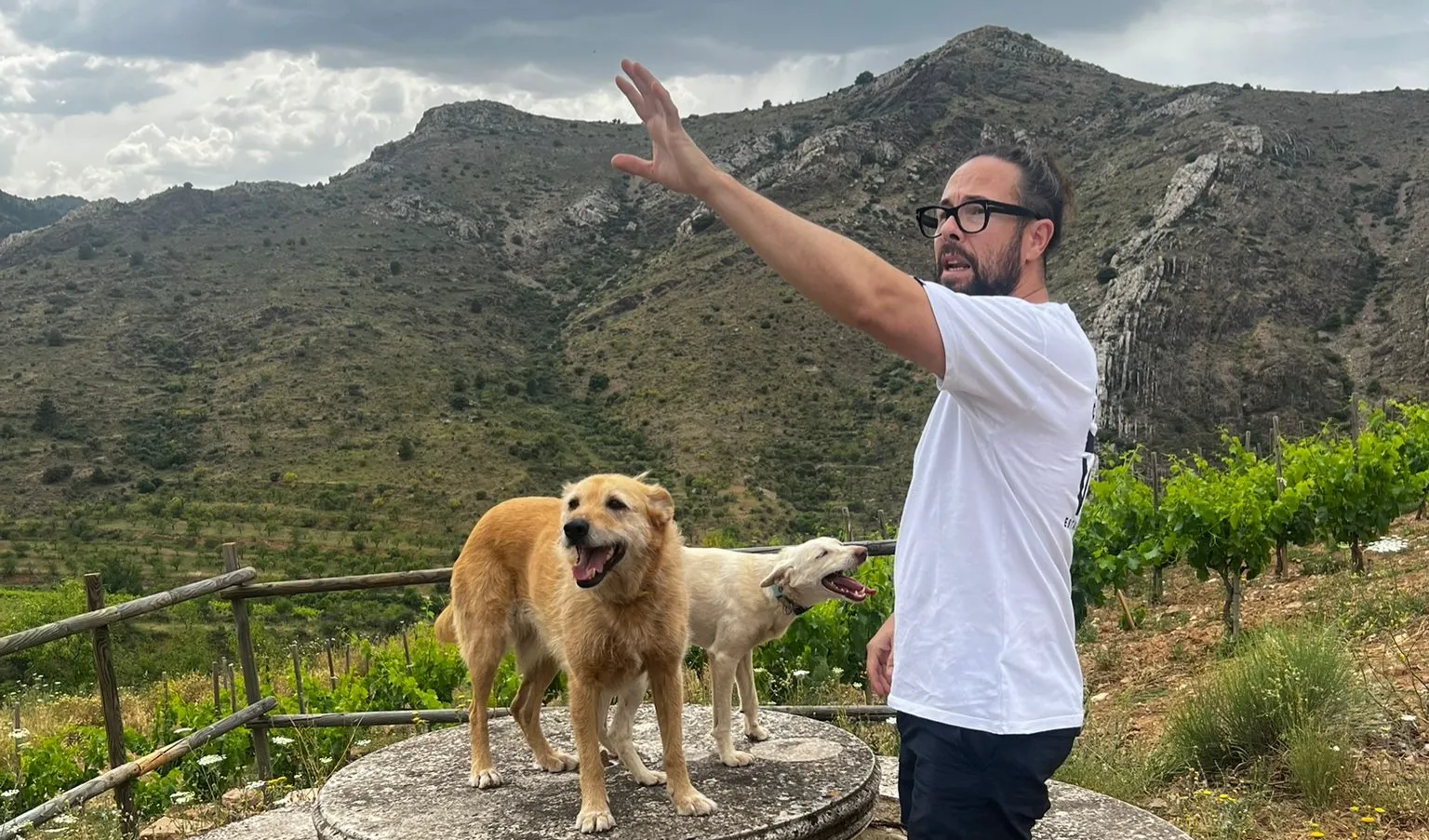 Fernando mit seinen Hunden