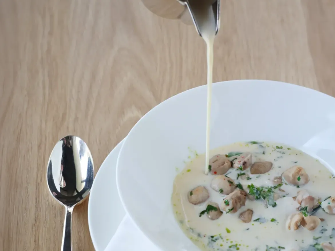 Rezept: Zwiebelsuppe mit Champagner und gebratenen «Pfaffenstückli».